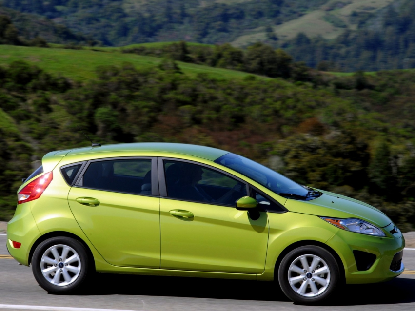 Авто обои Ford Hatchback 2010