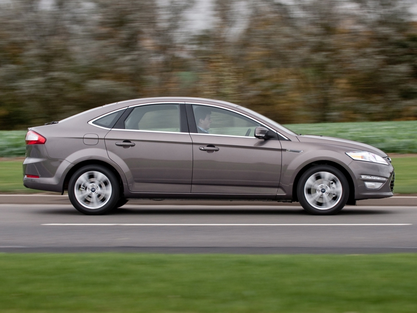 Авто обои Ford Mondeo Hatchback 2010