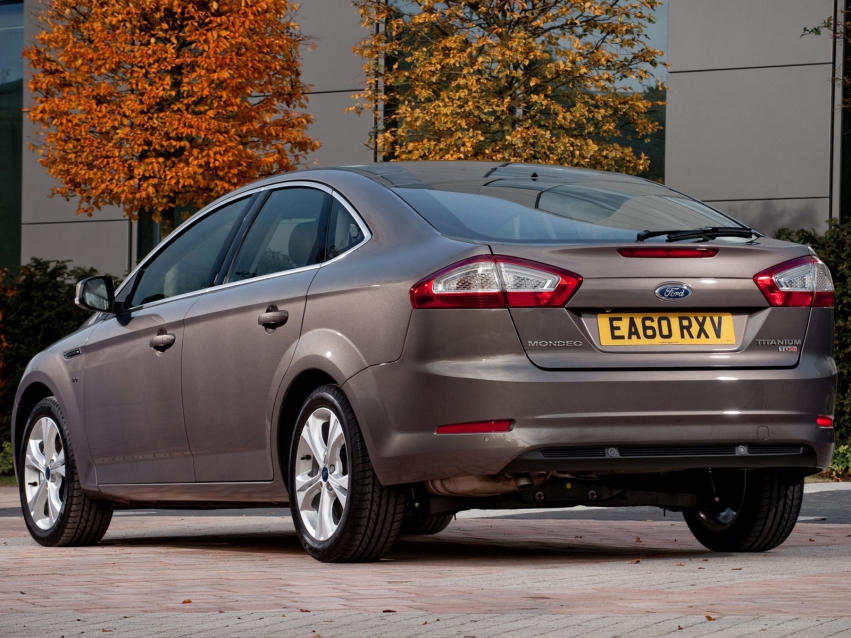 Авто обои Ford Mondeo Hatchback 2010