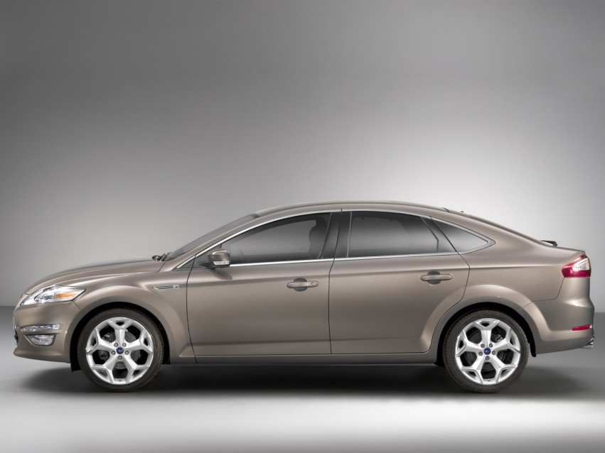 Авто обои Ford Mondeo Hatchback 2010