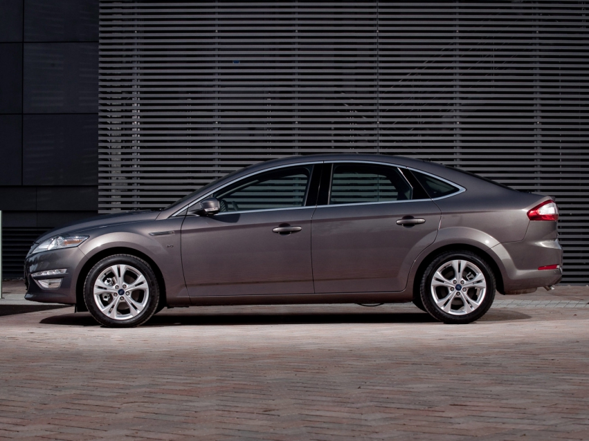 Авто обои Ford Mondeo Hatchback 2010