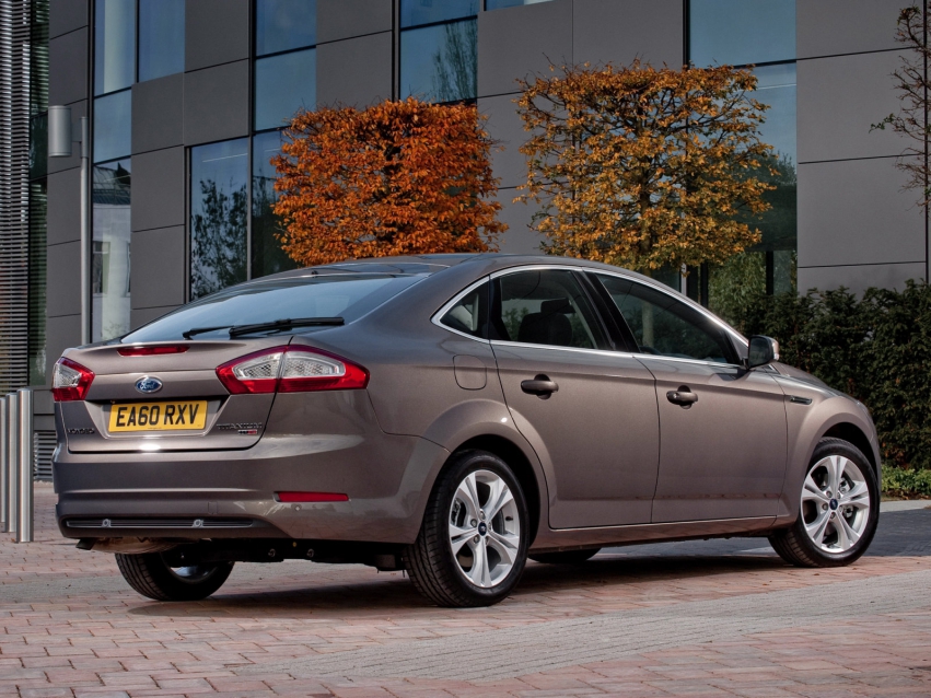 Авто обои Ford Mondeo Hatchback 2010