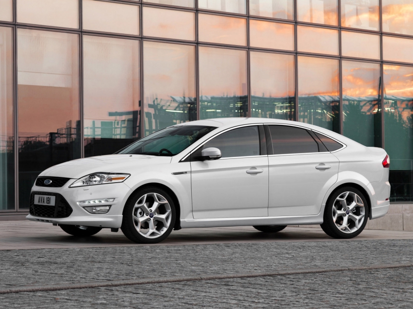 Авто обои Ford Mondeo Hatchback 2010