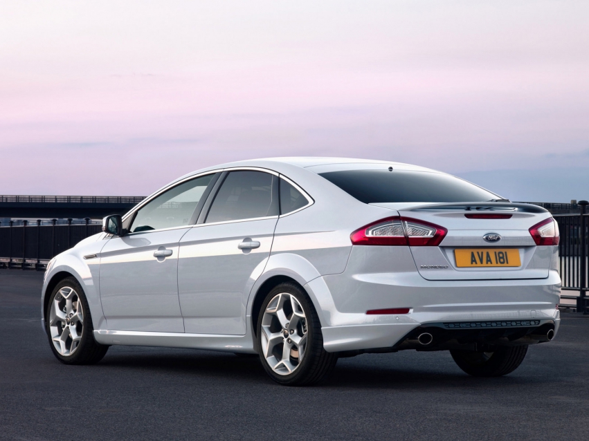 Авто обои Ford Mondeo Hatchback 2010