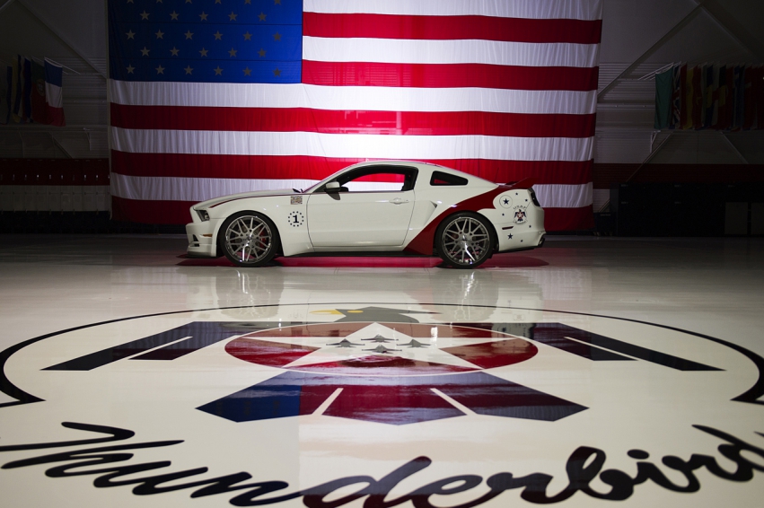 Авто обои Ford Mustang GT USAF Thunderbirds Edition 2014