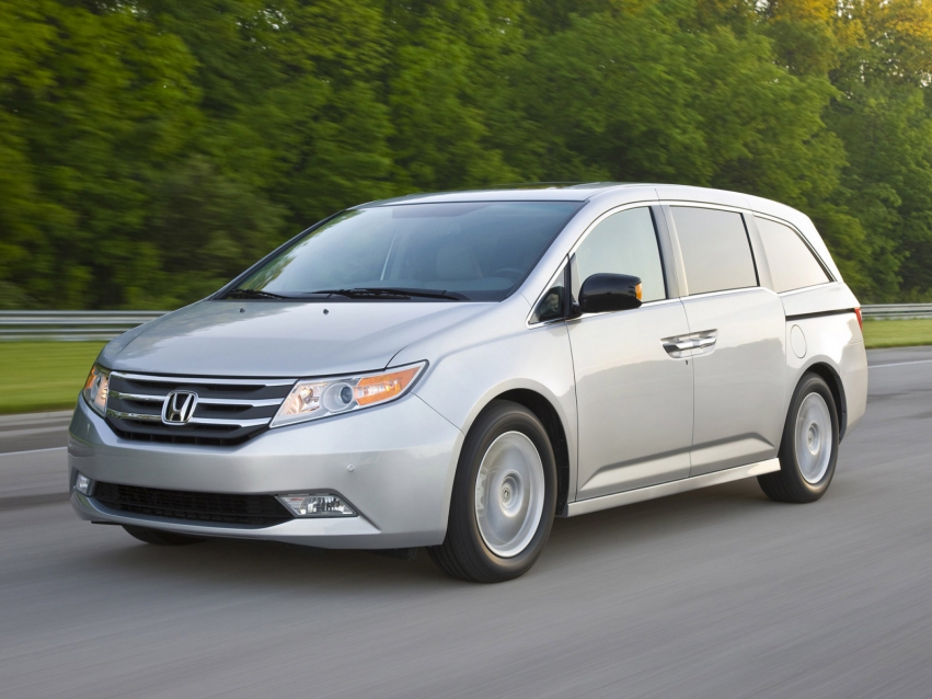 Авто обои Honda Odyssey Minivan 2010