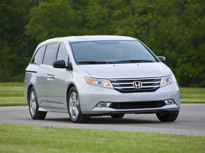 Авто обои Honda Odyssey Minivan 2010