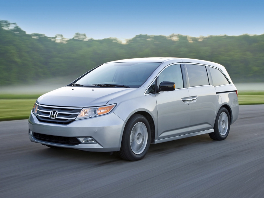 Авто обои Honda Odyssey Minivan 2010