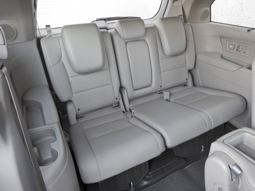 Авто обои Honda Odyssey Minivan 2010