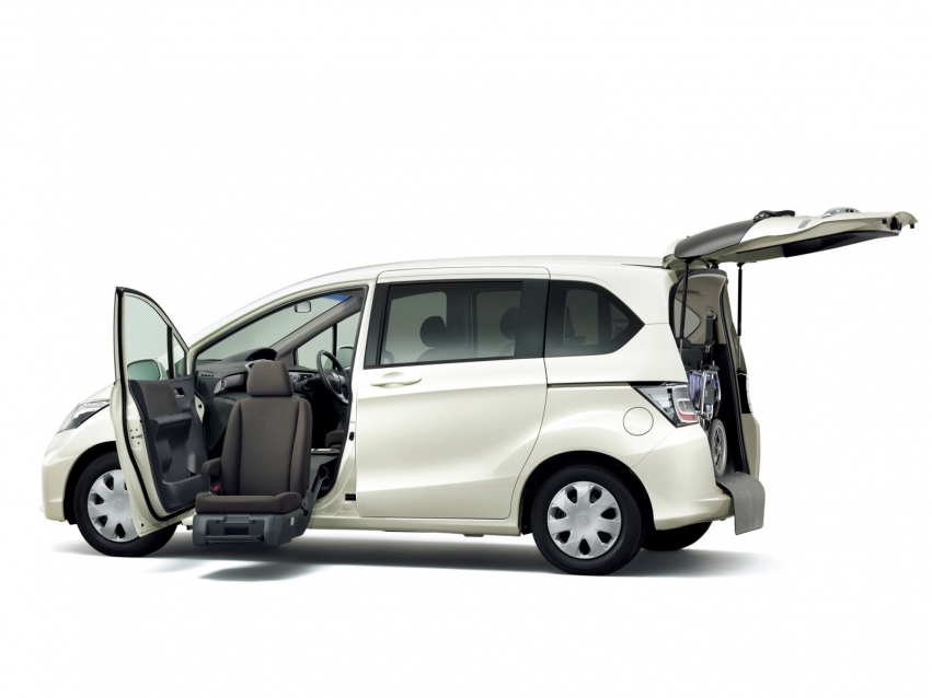 Авто обои Honda Freed Minivan 2011