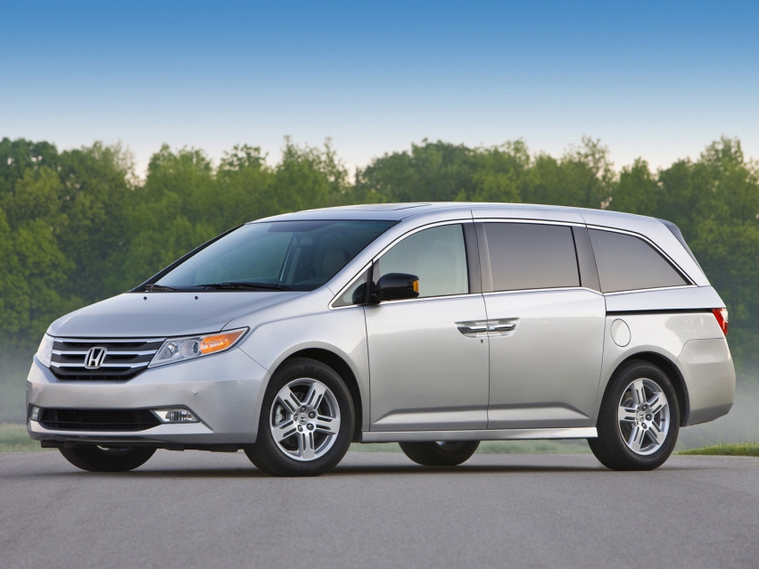 Авто обои Honda Odyssey Minivan 2010