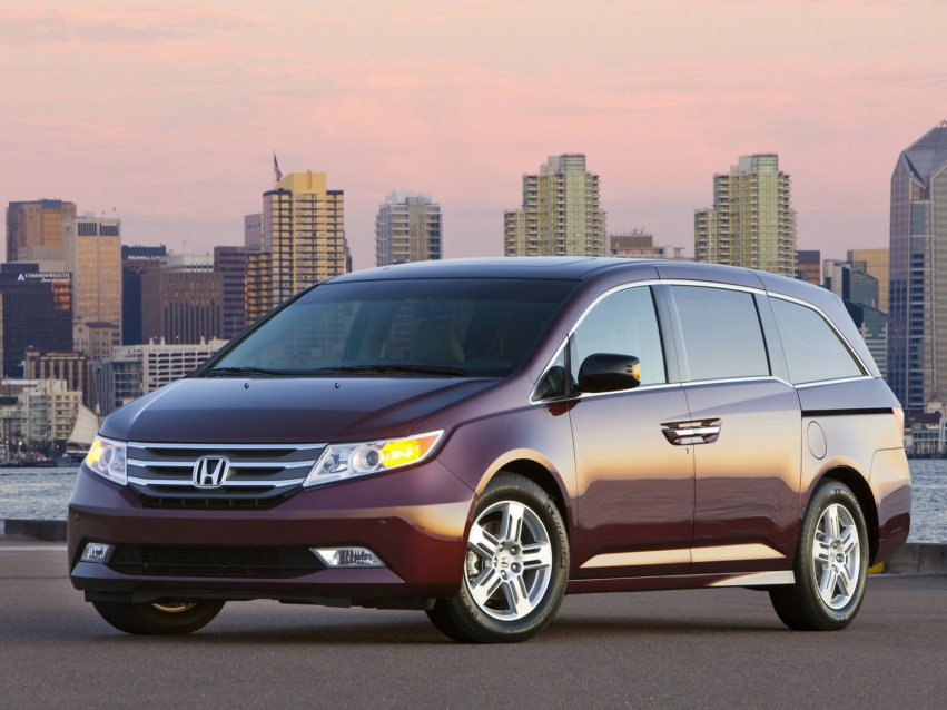 Авто обои Honda Odyssey Minivan 2010