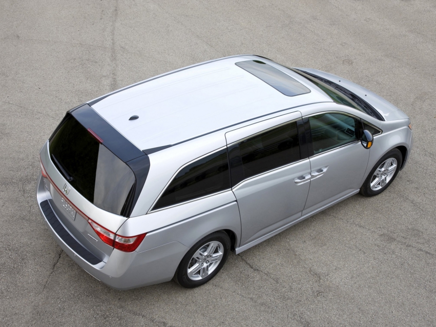 Авто обои Honda Odyssey Minivan 2010