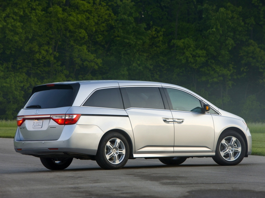 Авто обои Honda Odyssey Minivan 2010