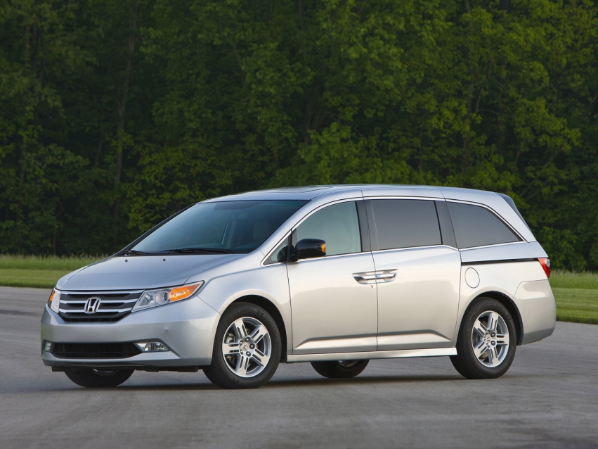 Авто обои Honda Odyssey Minivan 2010