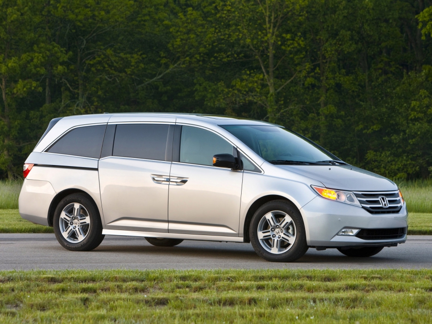 Авто обои Honda Odyssey Minivan 2010