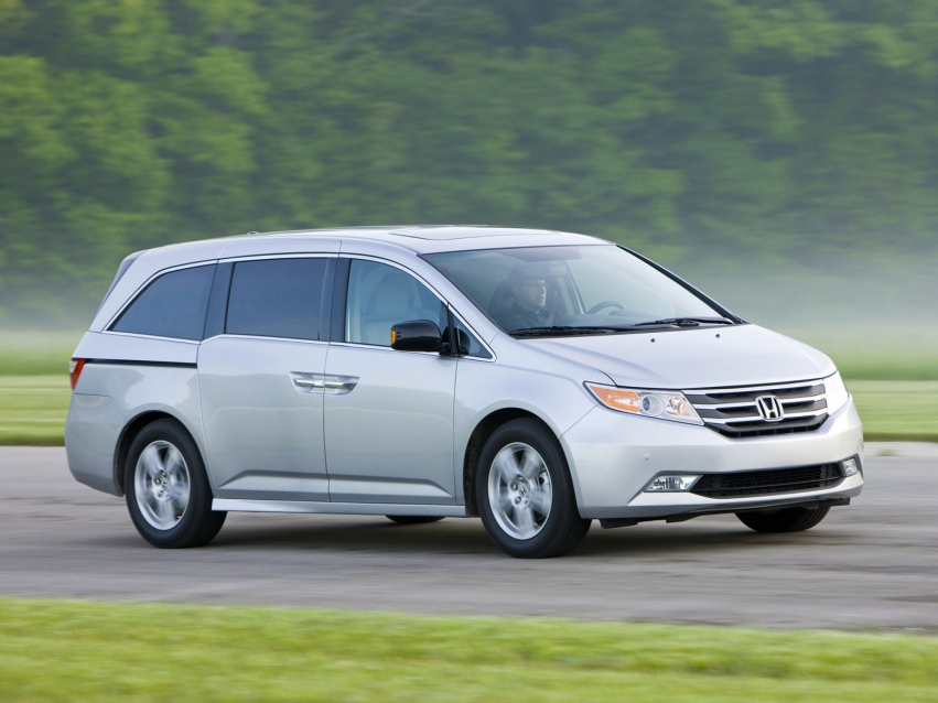 Авто обои Honda Odyssey Minivan 2010