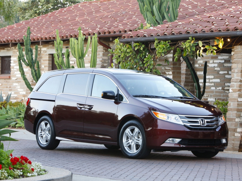 Авто обои Honda Odyssey Minivan 2010