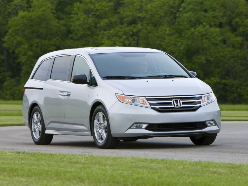 Авто обои Honda Odyssey Minivan 2010