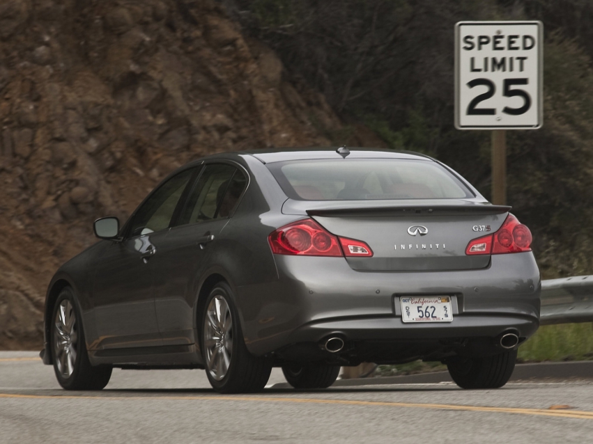 Авто обои Infiniti G37 Sedan 2010