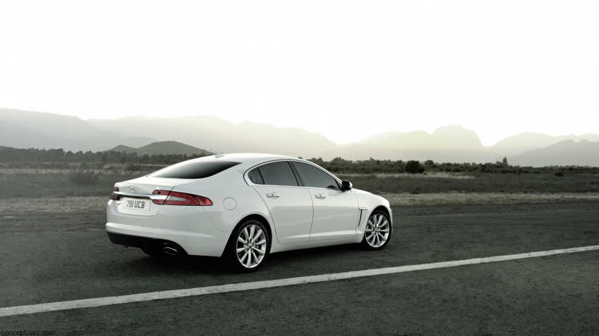 Авто обои Jaguar XF Sedan 2012