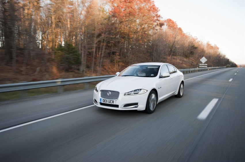 Авто обои Jaguar XF Sedan 2012