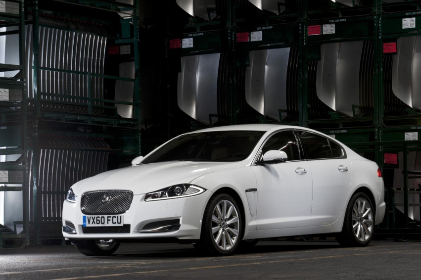 Авто обои Jaguar XF Sedan 2012