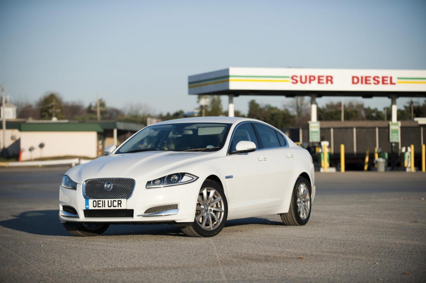 Авто обои Jaguar XF Sedan 2012