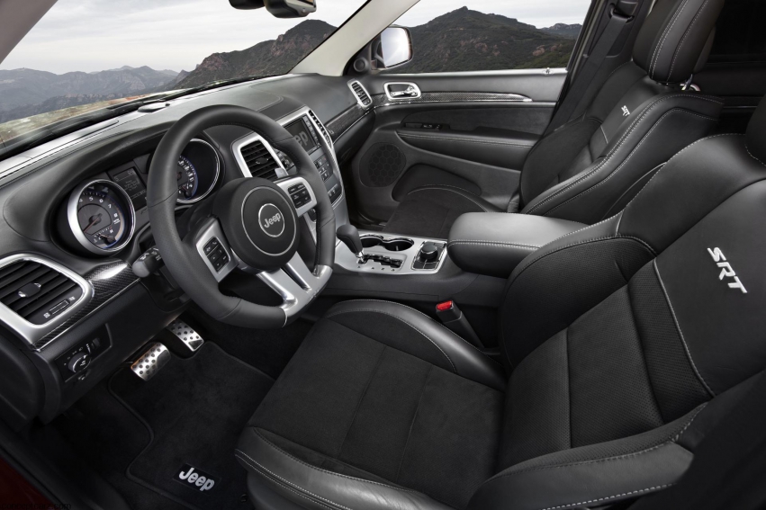 Авто обои Jeep Grand Cherokee SRT8 2012