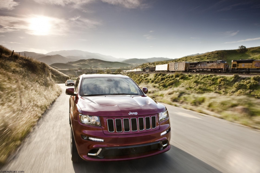 Авто обои Jeep Grand Cherokee SRT8 2012