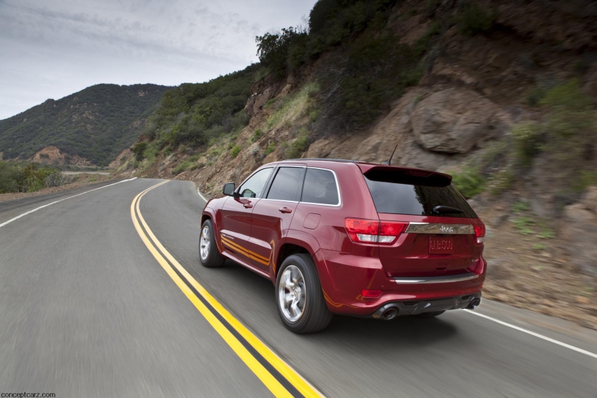 Авто обои Jeep Grand Cherokee SRT8 2012