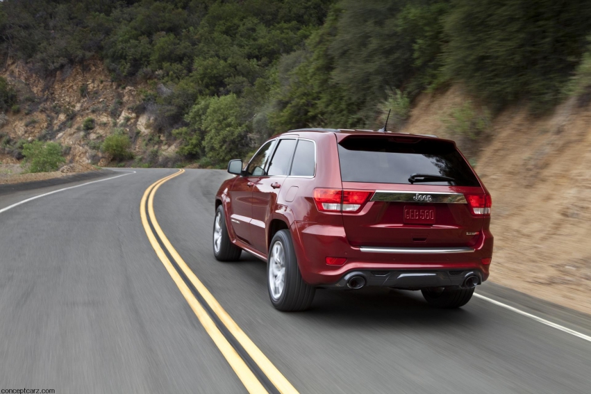 Авто обои Jeep Grand Cherokee SRT8 2012