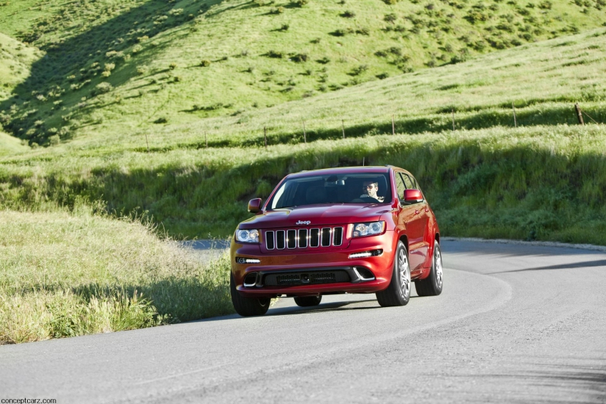 Авто обои Jeep Grand Cherokee SRT8 2012