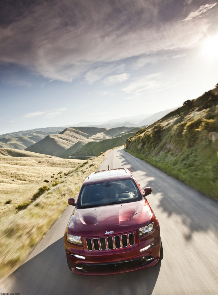 Авто обои Jeep Grand Cherokee SRT8 2012