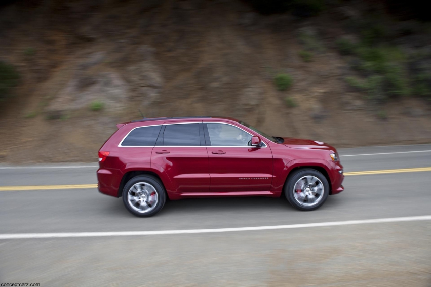 Авто обои Jeep Grand Cherokee SRT8 2012