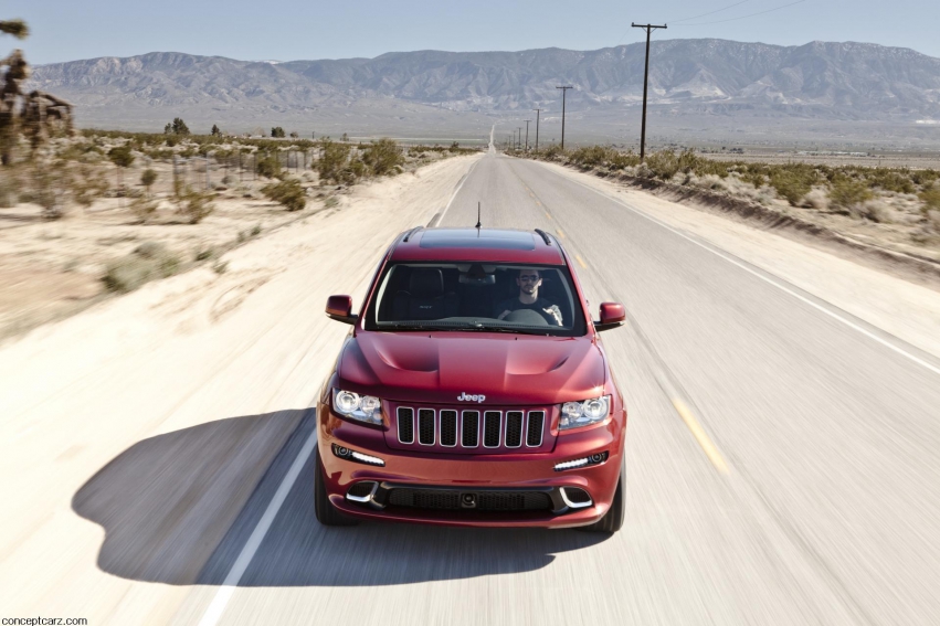 Авто обои Jeep Grand Cherokee SRT8 2012