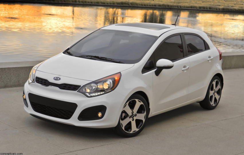 Авто обои Kia Rio5 2012