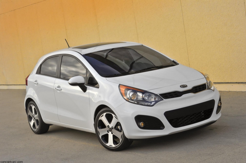 Авто обои Kia Rio5 2012