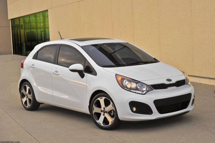 Авто обои Kia Rio5 2012