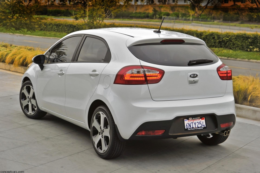 Авто обои Kia Rio5 2012