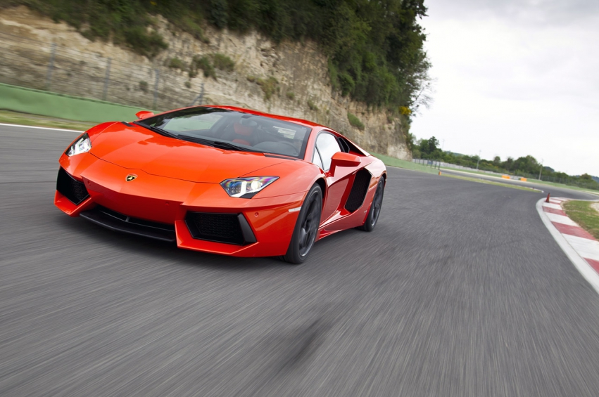 Авто обои Lamborghini Aventador LP700-4 2012