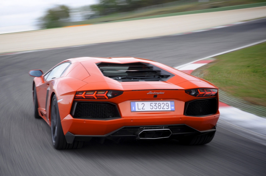 Авто обои Lamborghini Aventador LP700-4 2012