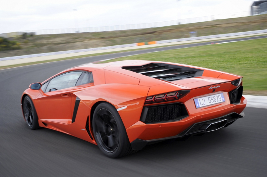 Авто обои Lamborghini Aventador LP700-4 2012