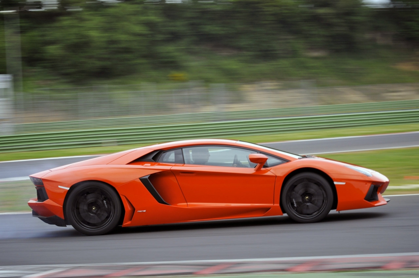 Авто обои Lamborghini Aventador LP700-4 2012