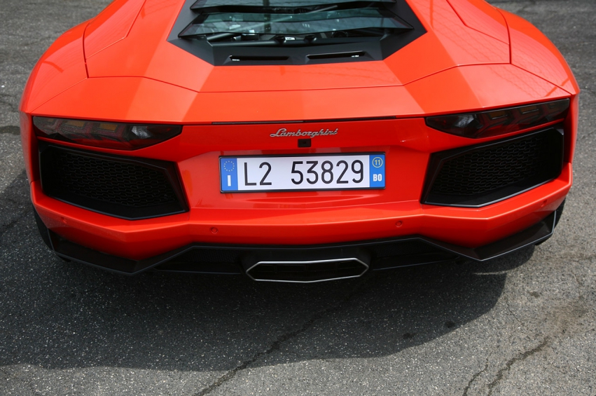 Авто обои Lamborghini Aventador LP700-4 2012