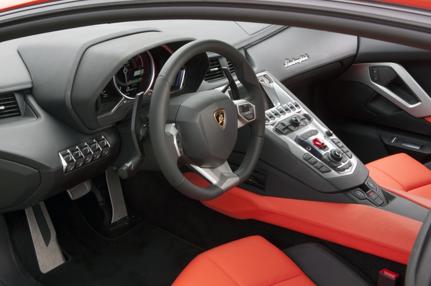 Авто обои Lamborghini Aventador LP700-4 2012