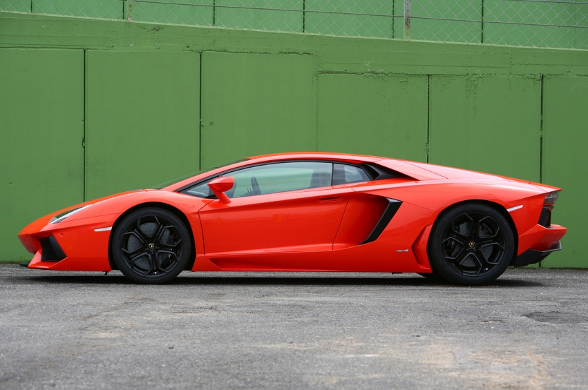 Авто обои Lamborghini Aventador LP700-4 2012