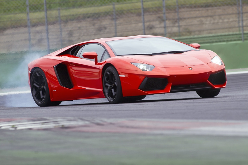 Авто обои Lamborghini Aventador LP700-4 2012