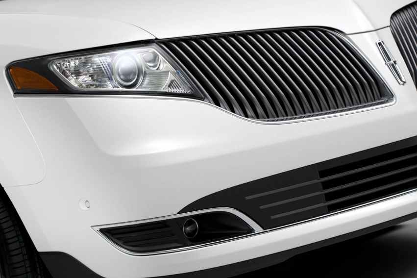 Авто обои Lincoln MKT 2013