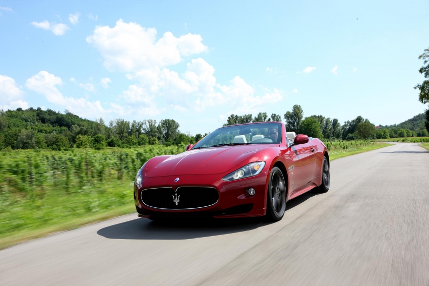 Авто обои Maserati GranCabrio Sport 2012